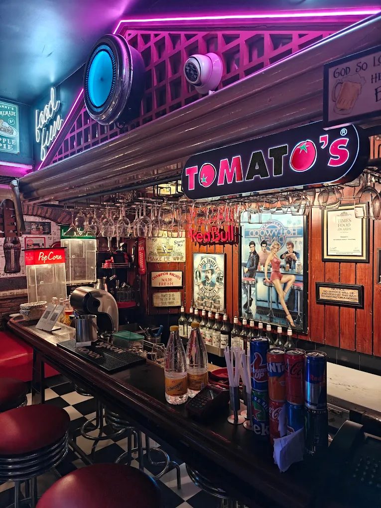 Tomatos Cafe — photo 1
